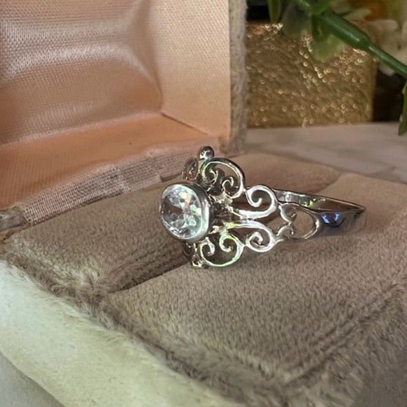 Vintage Filigree Ring with Large White Sapphire Solid 925 Sterling Silver - Picture 11 of 16